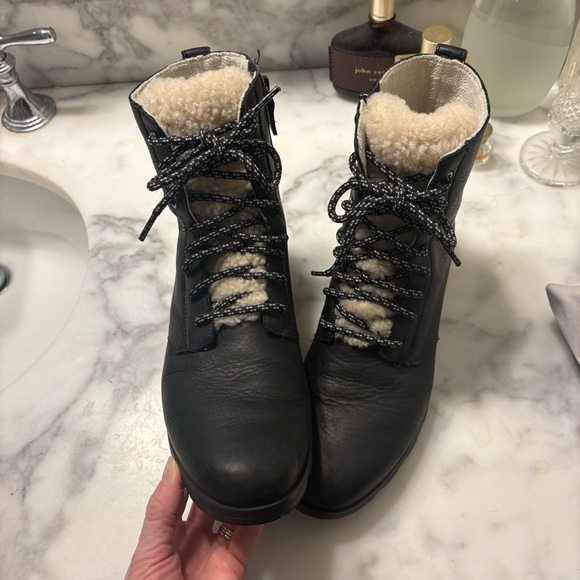 Women's Black Sorel Emelie Shearling Winter Lace-Up Boots - Picture 2 of 8